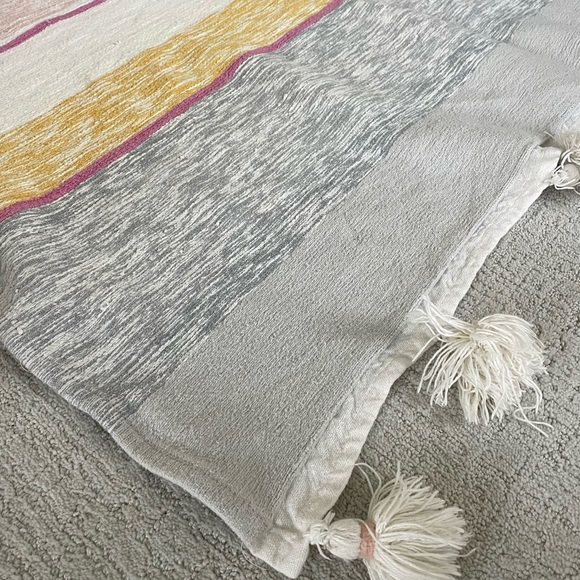 DKNY Throw/Tapestry - Picture 7 of 7